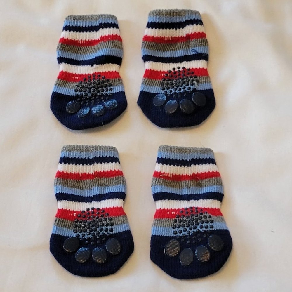 ❣️HP❣️Pet (4) multi stripe traction bootie socks for small paws.